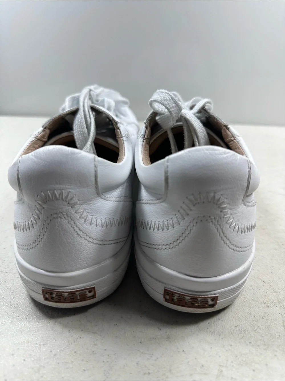 Taos Plim Soul Lux Shoes Womens Size 9.5 White Leather Lace Up Sneakers